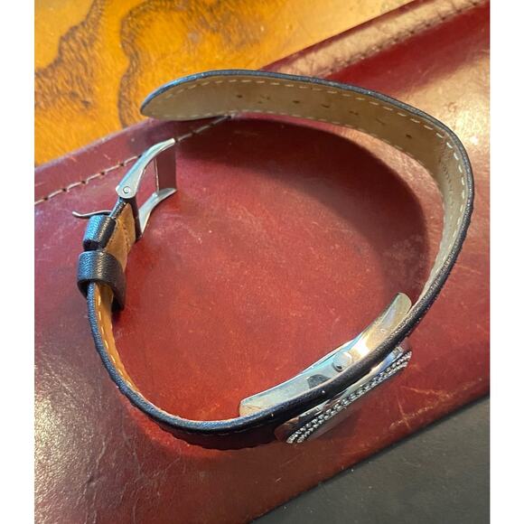 Women's Silver Tone Guess In Leather Band, Crystal Accents - Picture 4 of 5